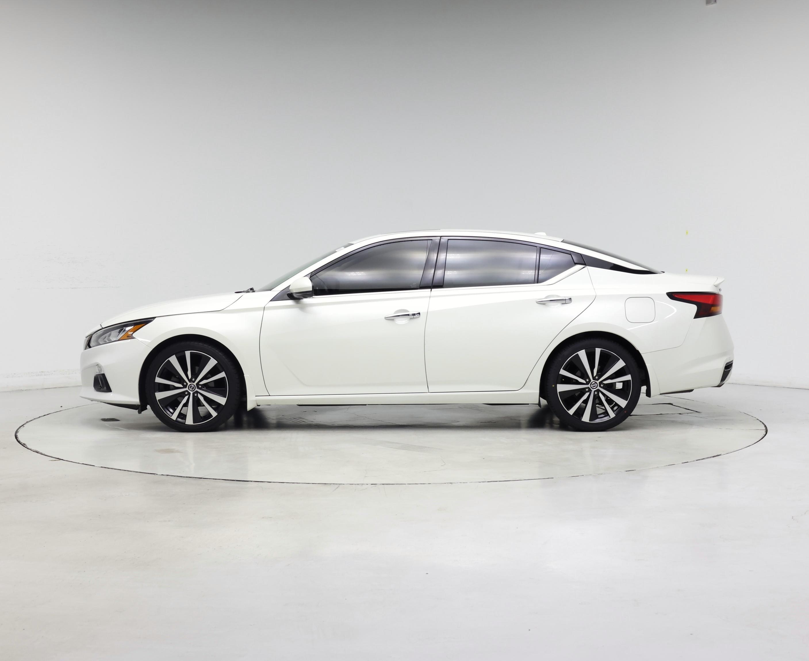 Thumbnail: 2019 Nissan Altima - 3