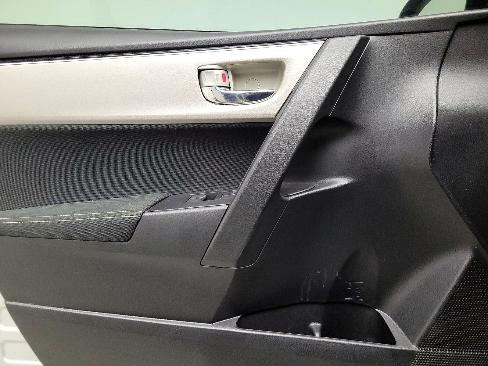 2017 Toyota Corolla LE - Photo 13