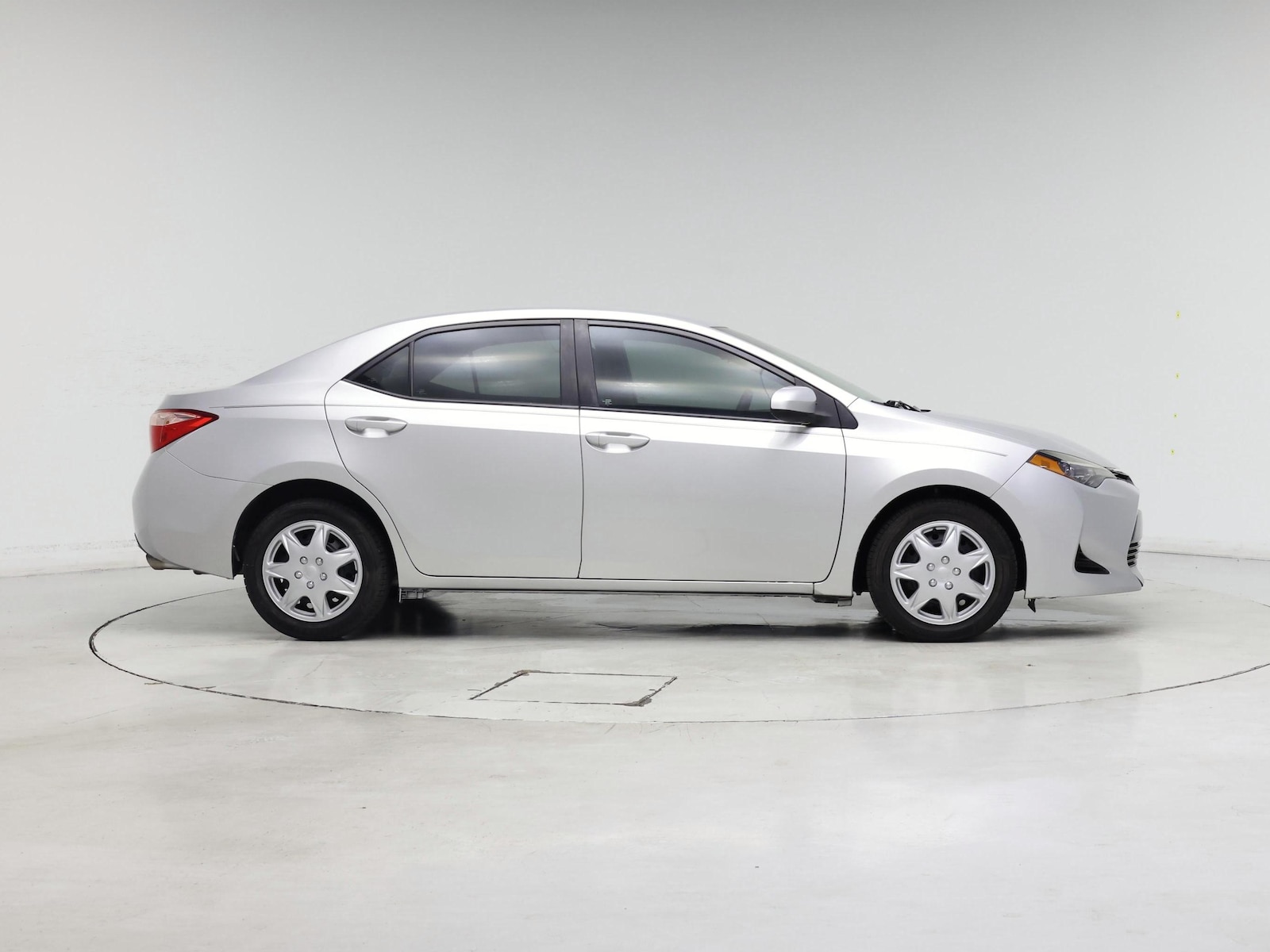 2017 Toyota Corolla LE - Photo 8
