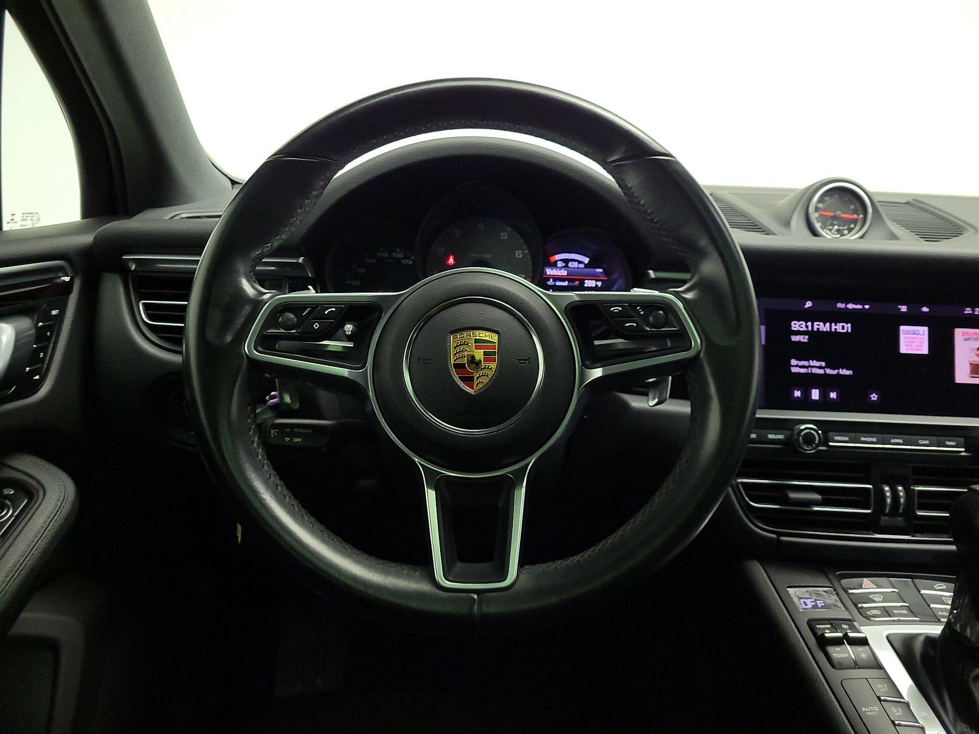 Thumbnail: 2020 Porsche Macan - 10
