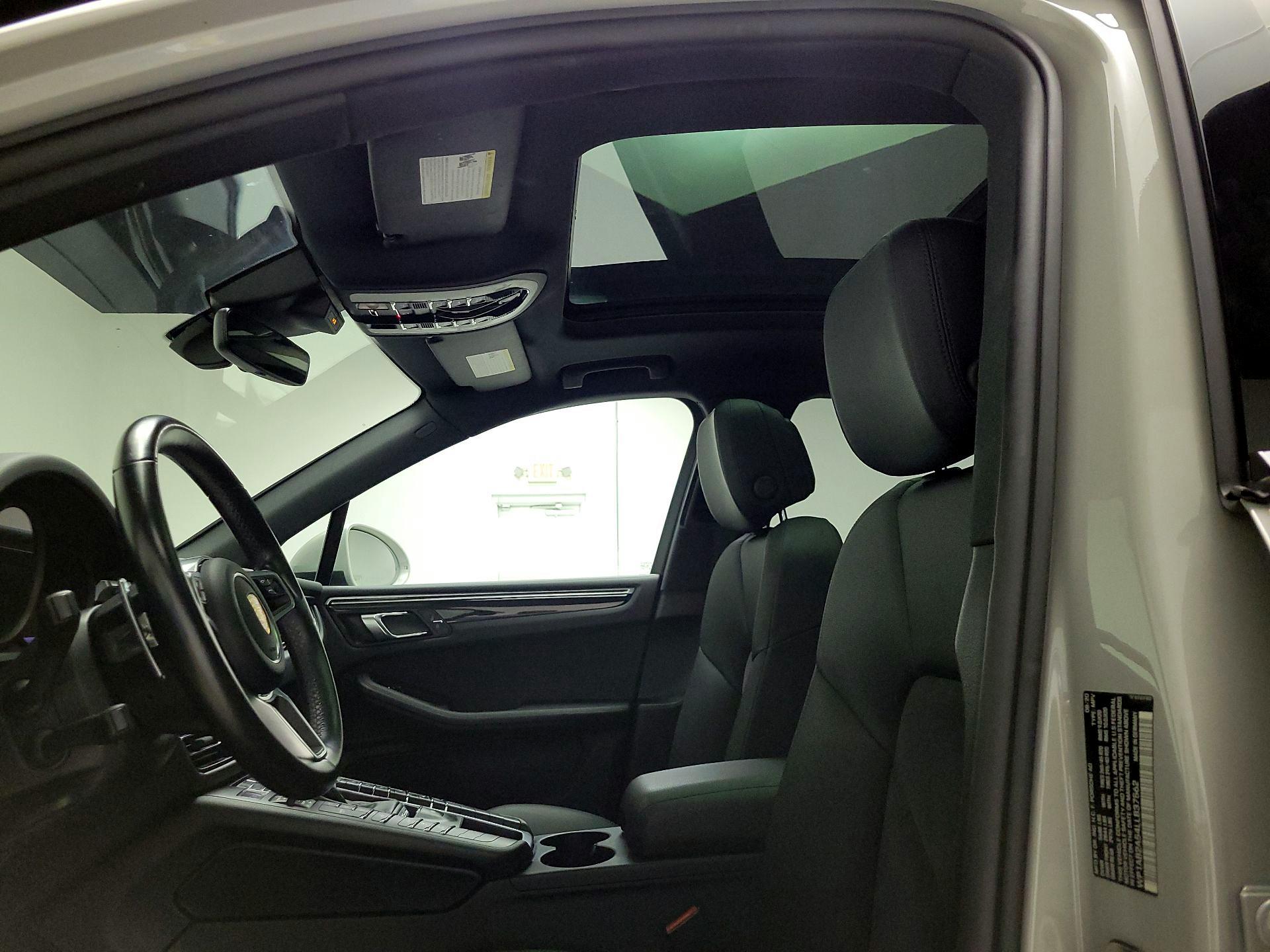Thumbnail: 2020 Porsche Macan - 20
