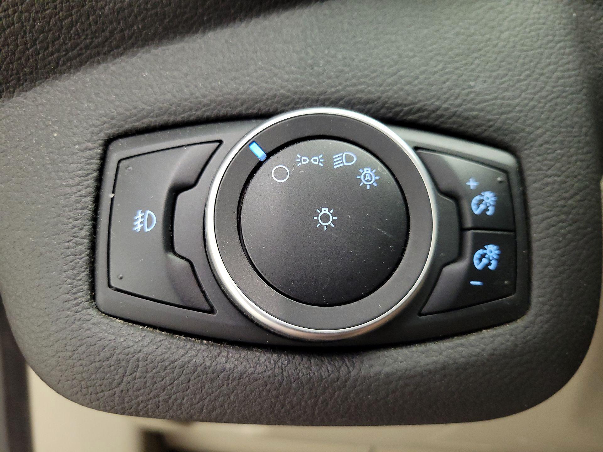 Thumbnail: 2015 Ford C-Max - 13