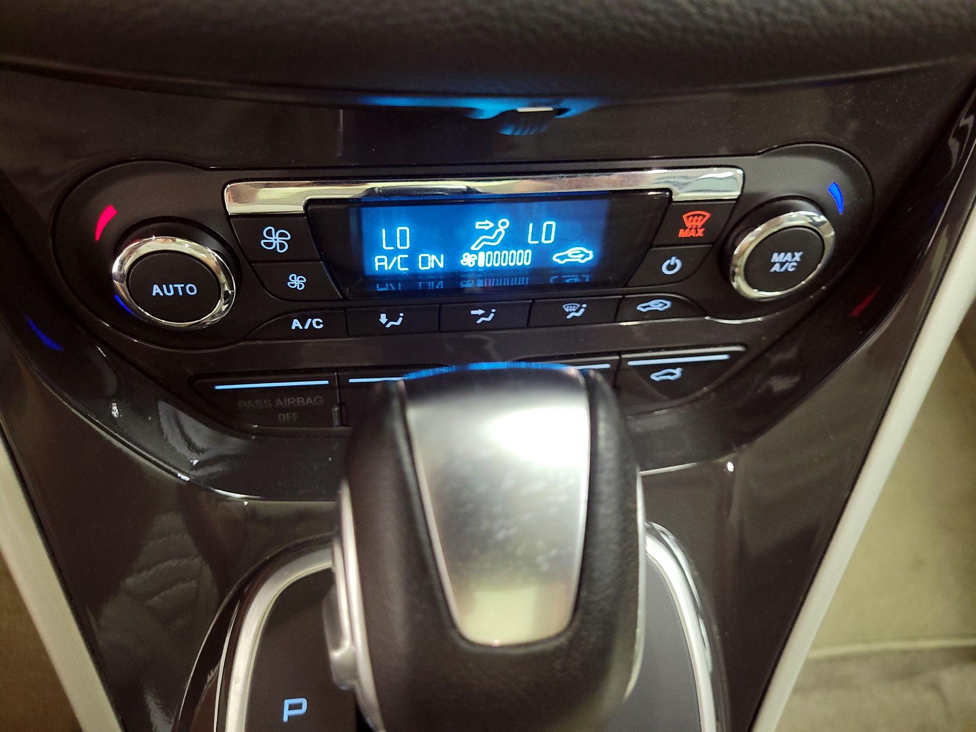 Thumbnail: 2015 Ford C-Max - 17