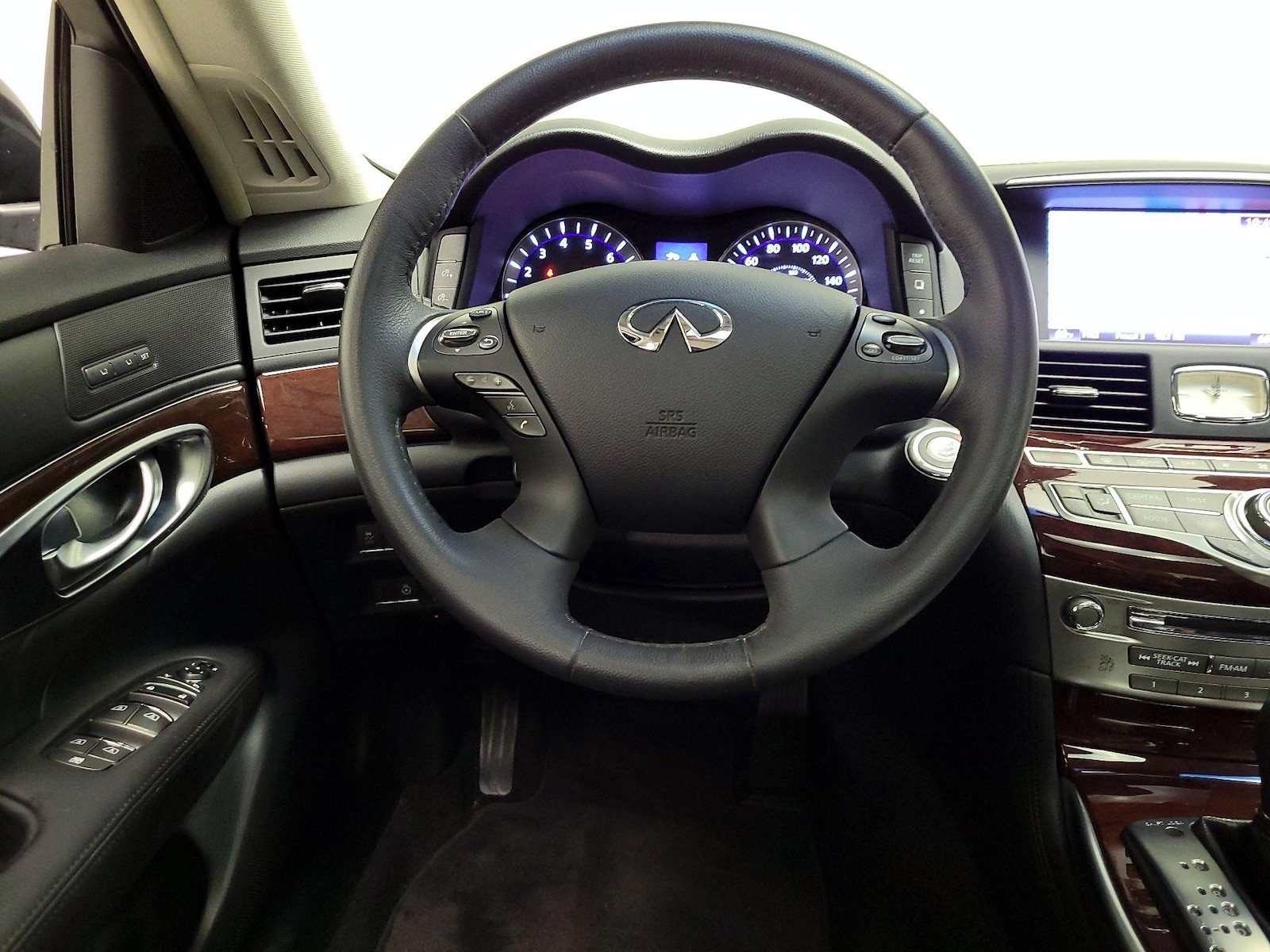 2017 INFINITI Q70 3.7 - Photo 11