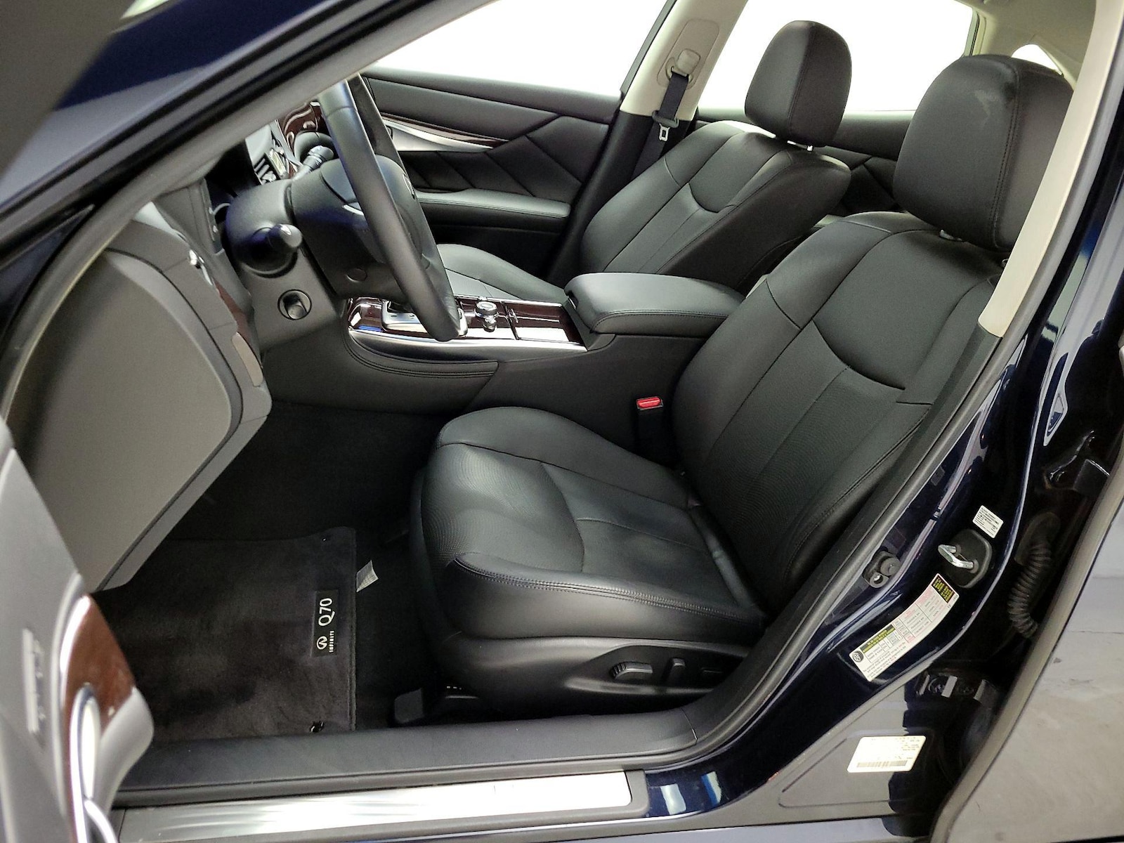 2017 INFINITI Q70 3.7 - Photo 12