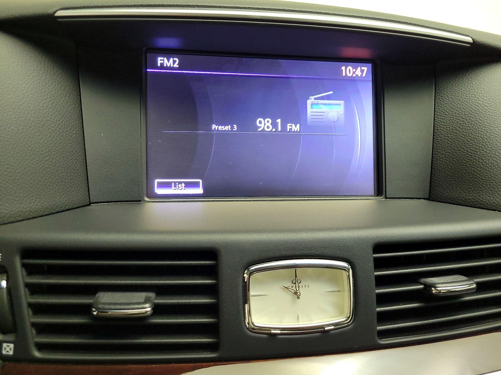 2017 INFINITI Q70 3.7 - Photo 17