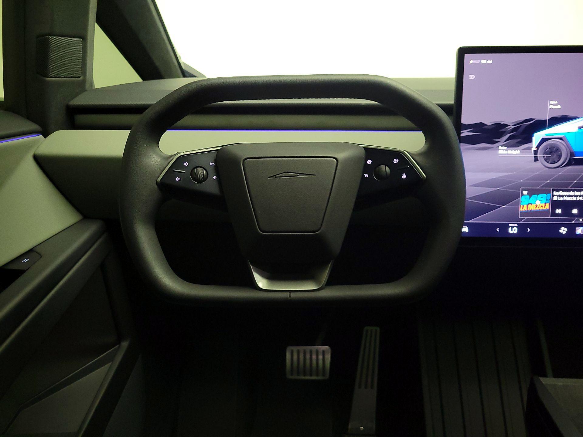 Thumbnail: 2025 Tesla Cybertruck - 10