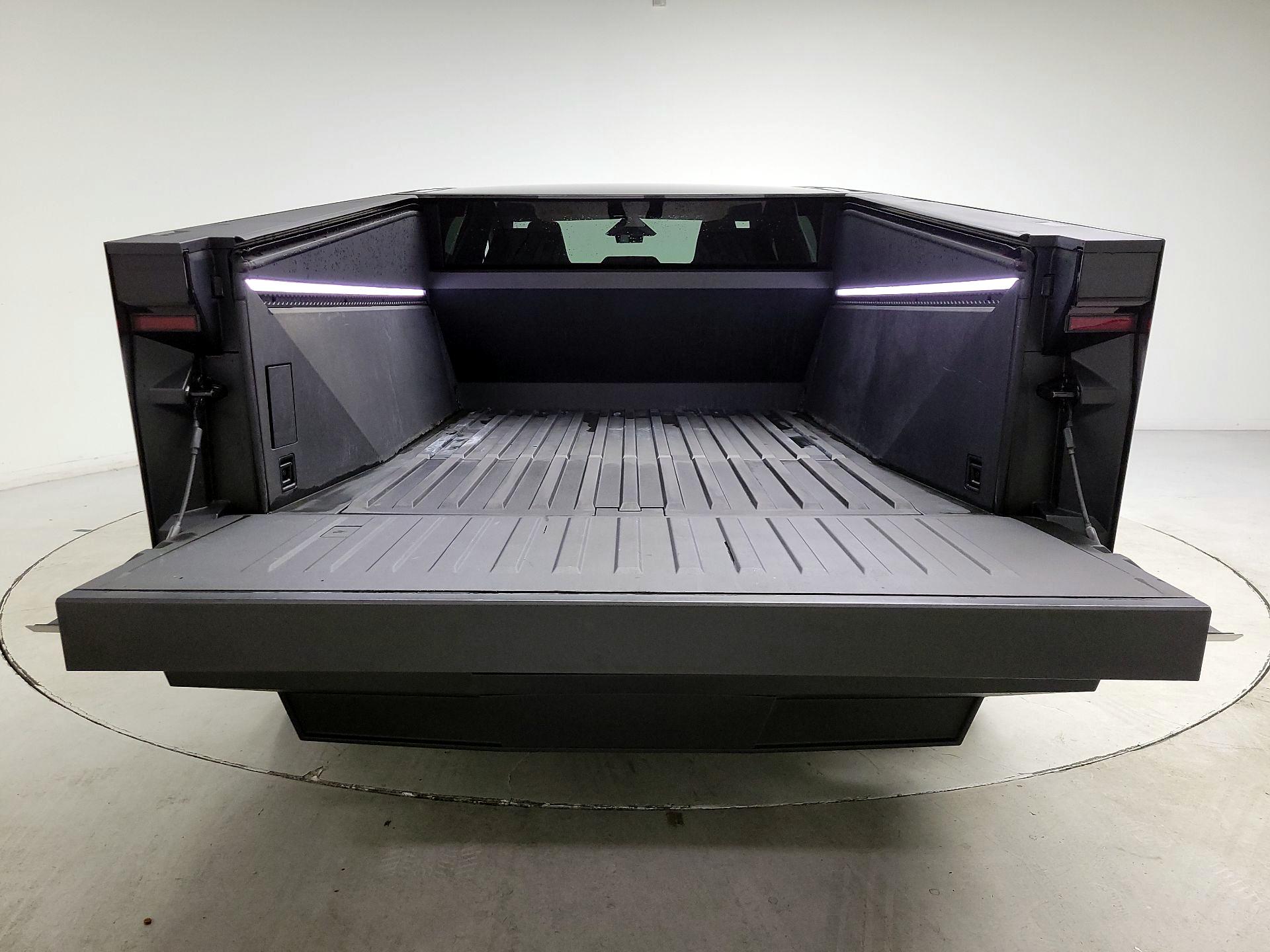 Thumbnail: 2025 Tesla Cybertruck - 20