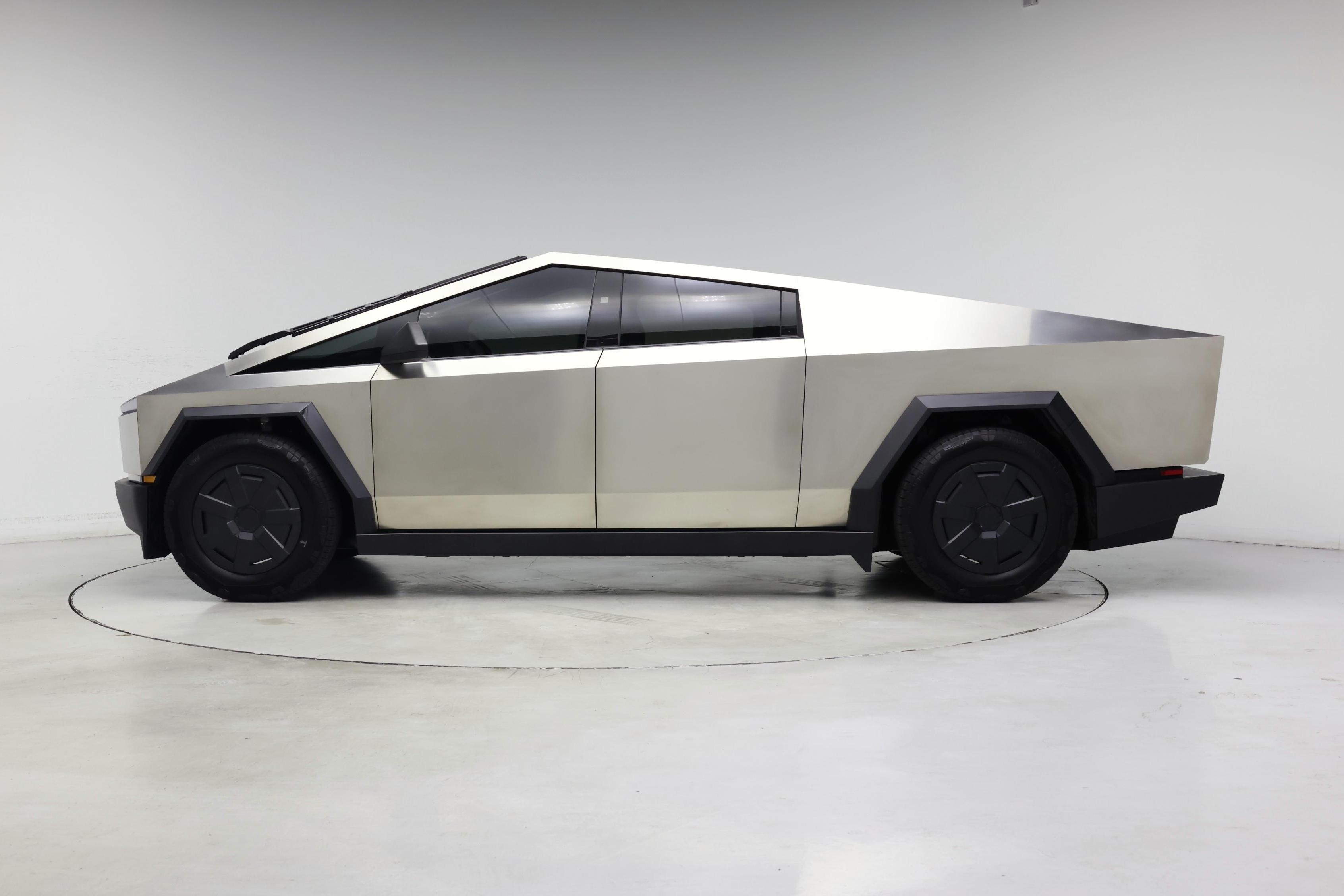 Thumbnail: 2025 Tesla Cybertruck - 3
