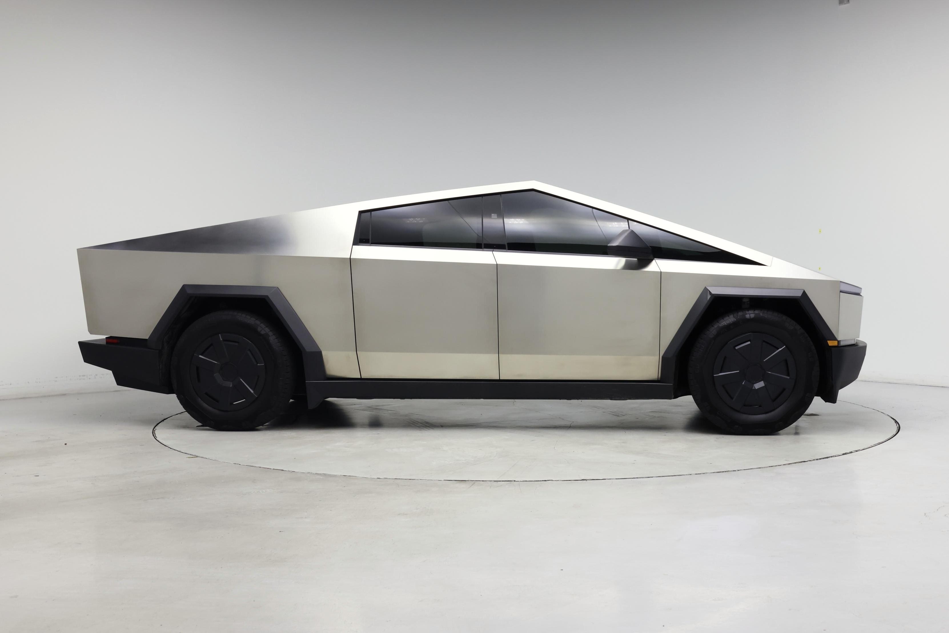 Thumbnail: 2025 Tesla Cybertruck - 7