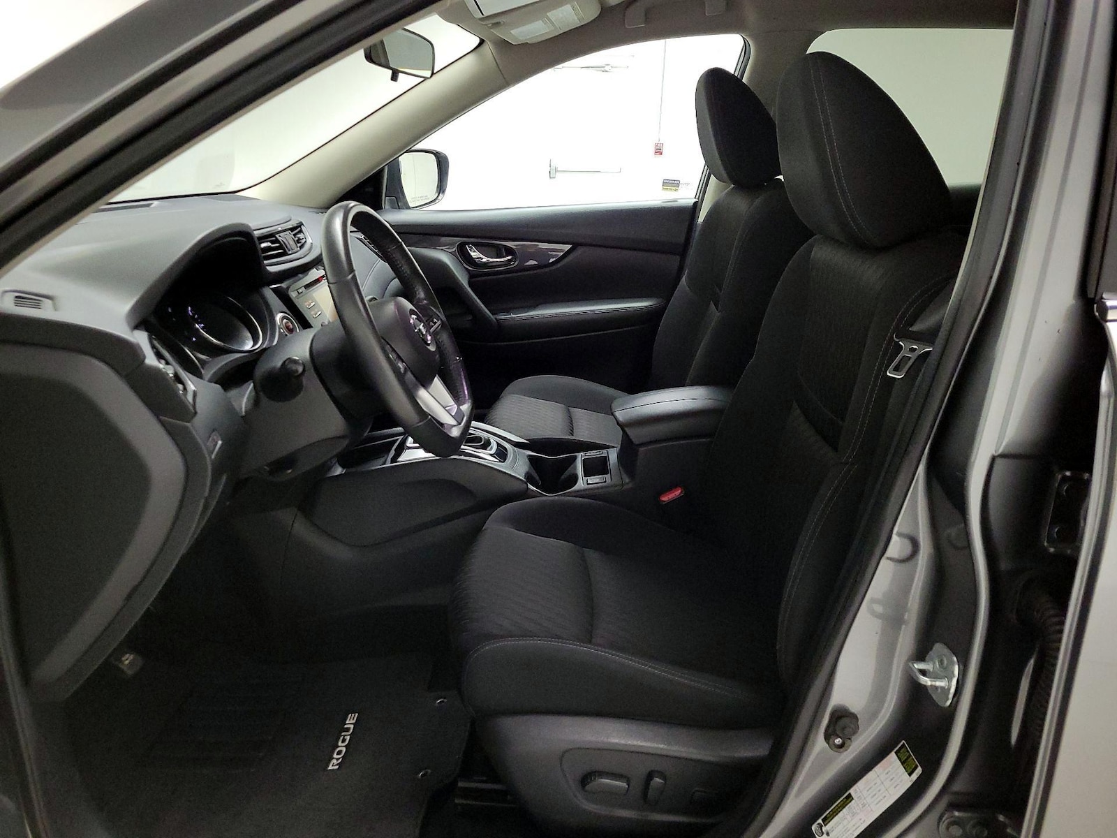 2017 Nissan Rogue SV - Photo 12
