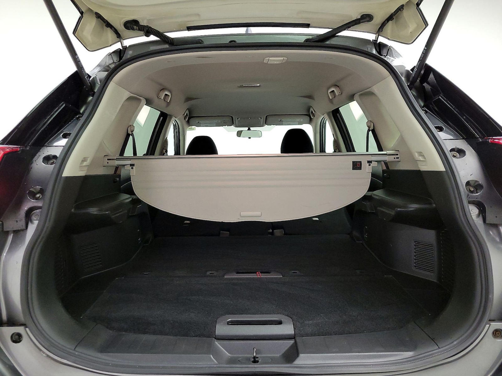 2017 Nissan Rogue SV - Photo 22