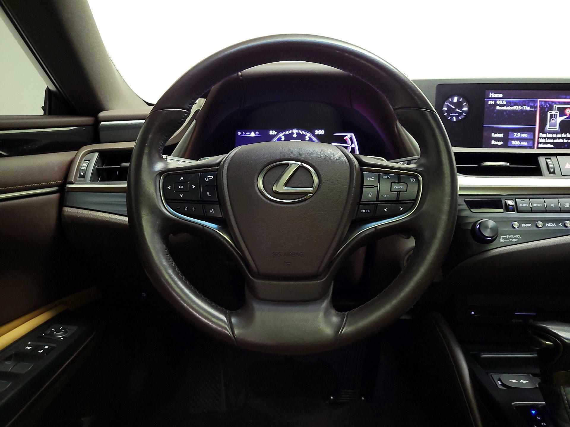 Thumbnail: 2020 Lexus ES - 10