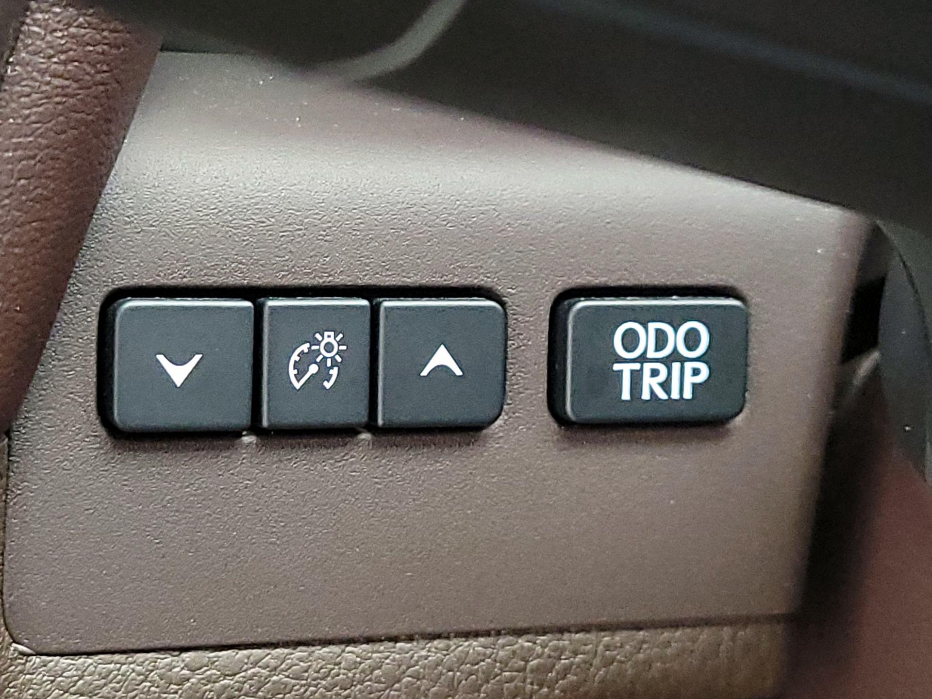 Thumbnail: 2020 Lexus ES - 13