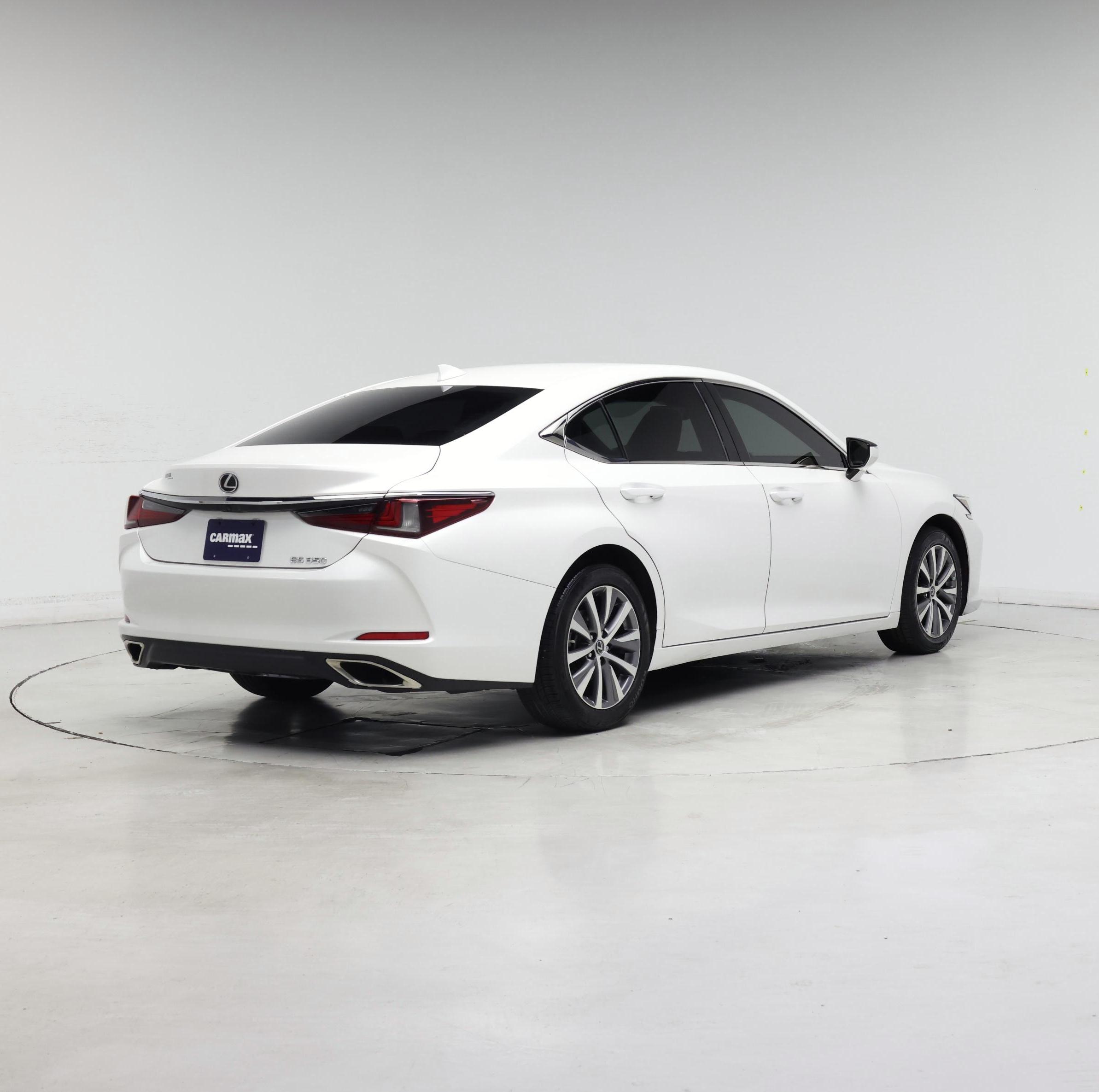 Thumbnail: 2020 Lexus ES - 8