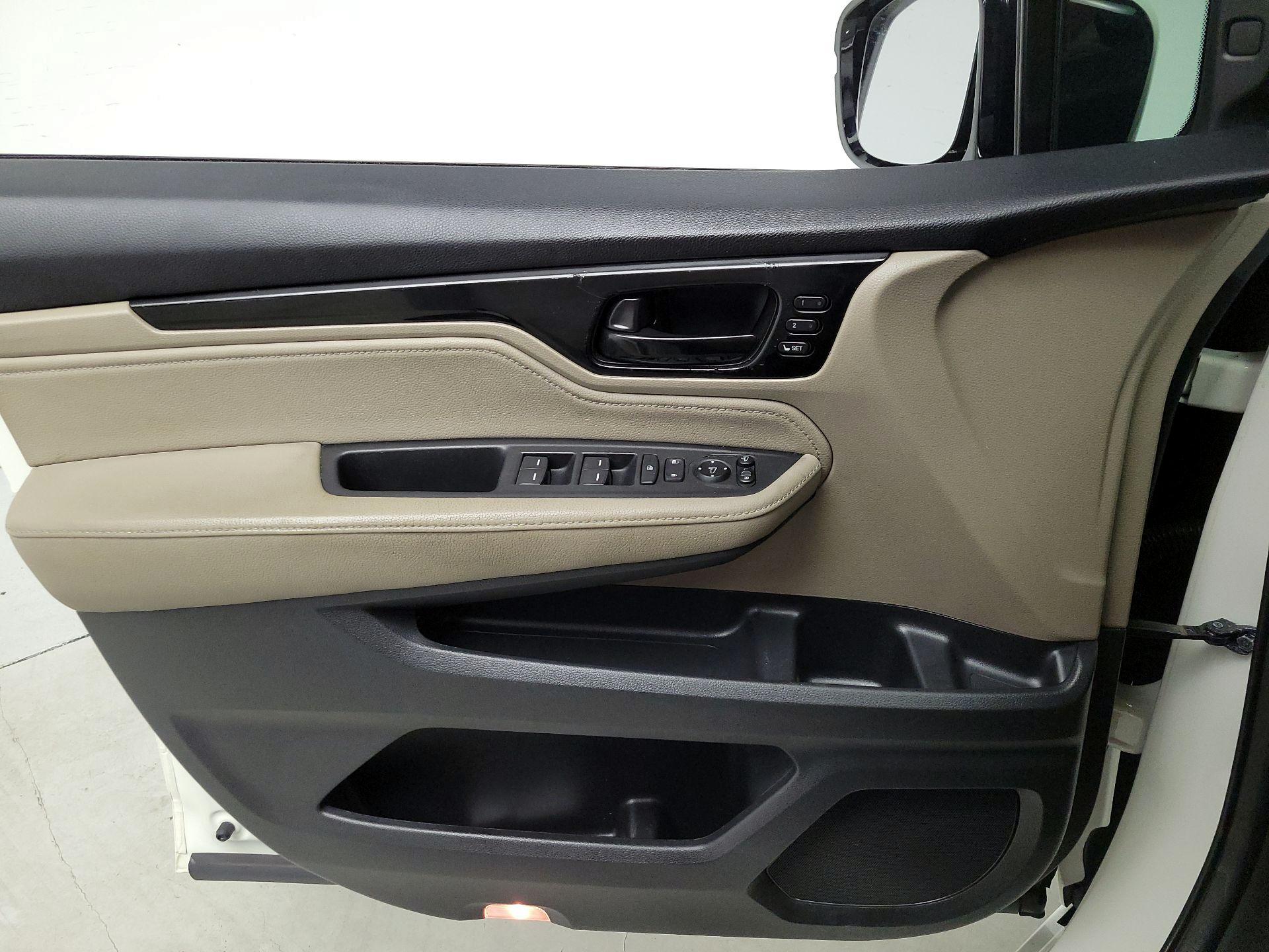 Thumbnail: 2018 Honda Odyssey - 12