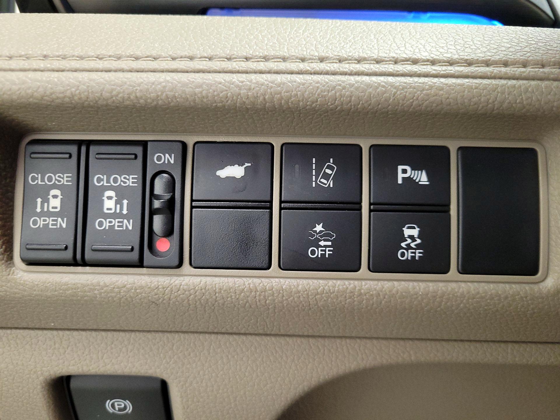 Thumbnail: 2018 Honda Odyssey - 13