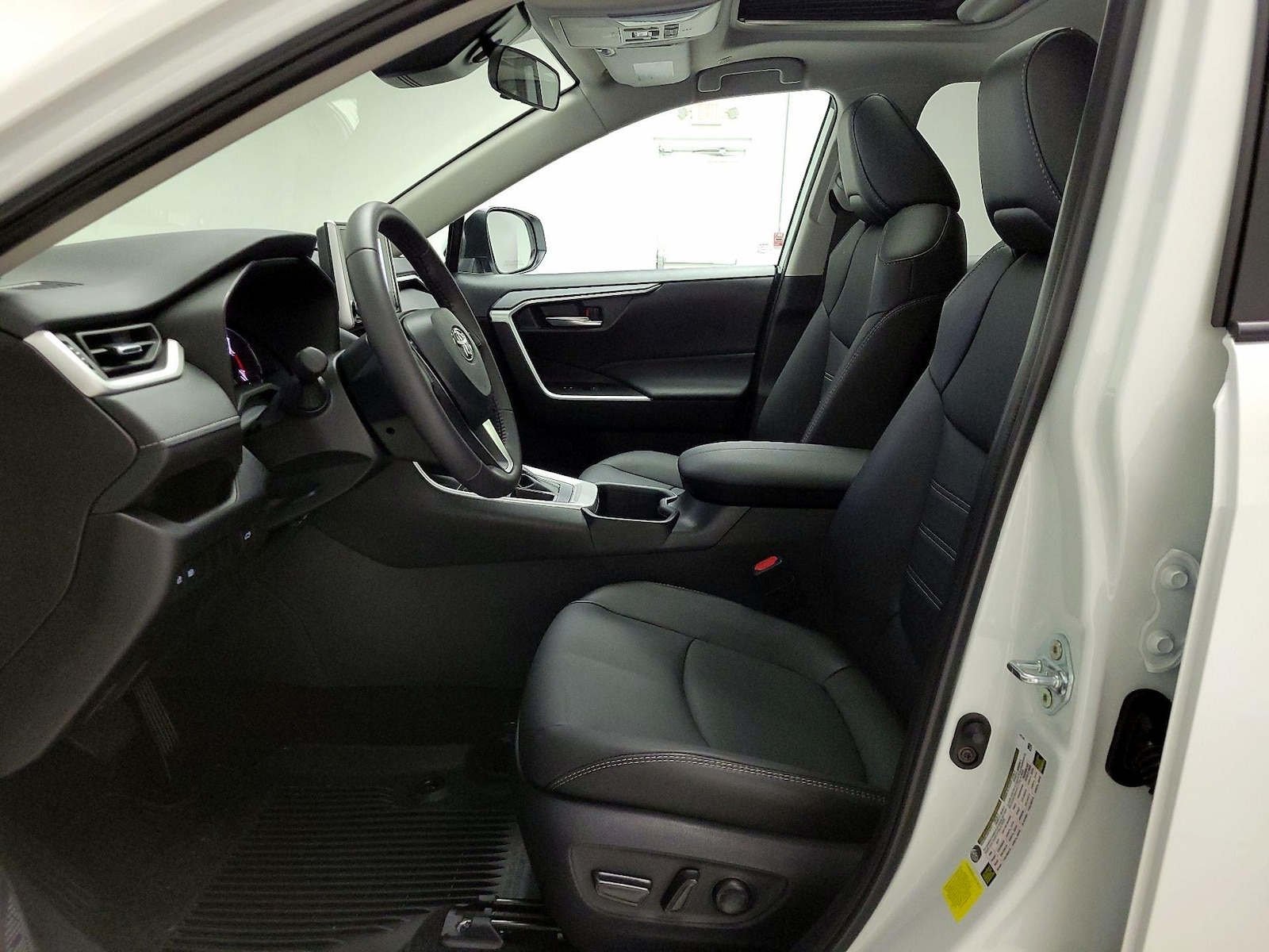 2025 Toyota RAV4 XLE Premium - Photo 12