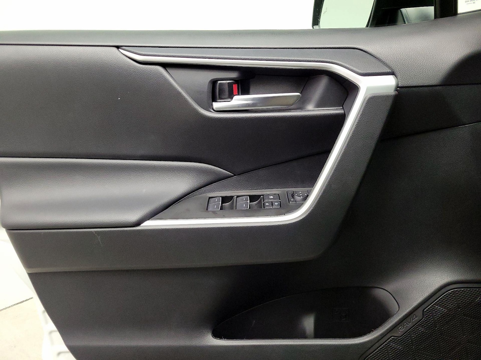 2025 Toyota RAV4 XLE Premium - Photo 13