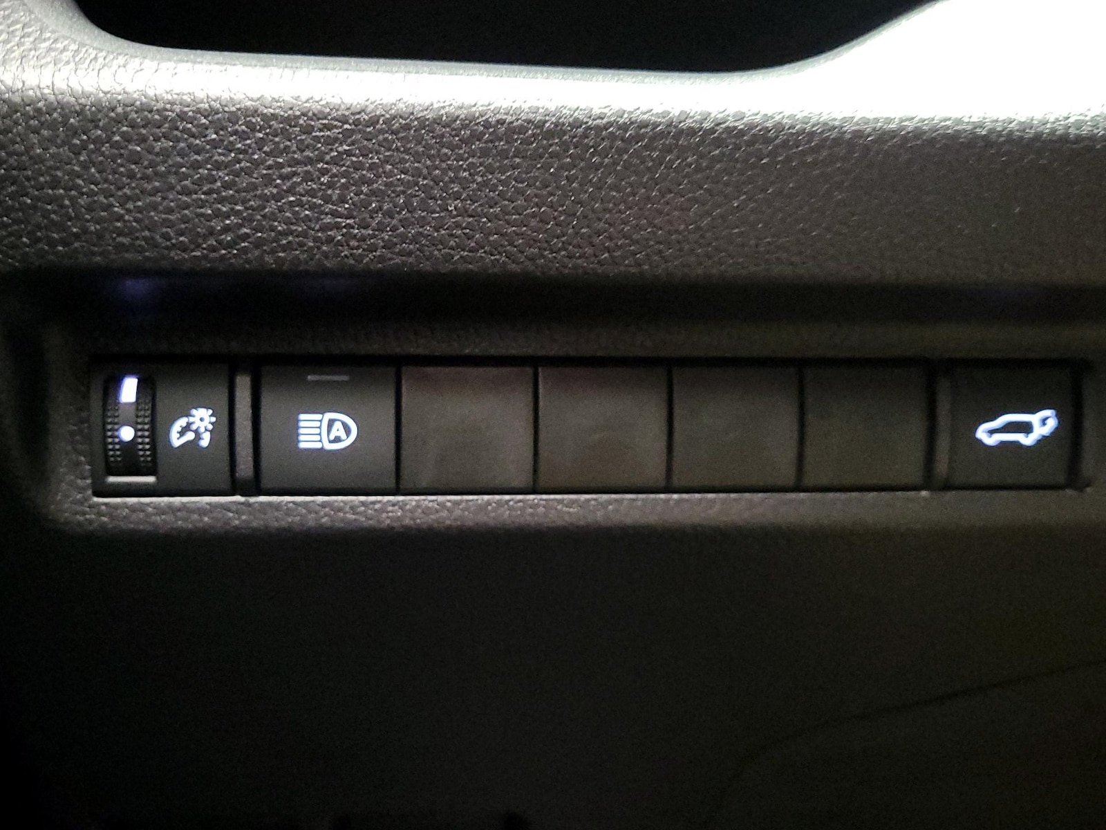 2025 Toyota RAV4 XLE Premium - Photo 14