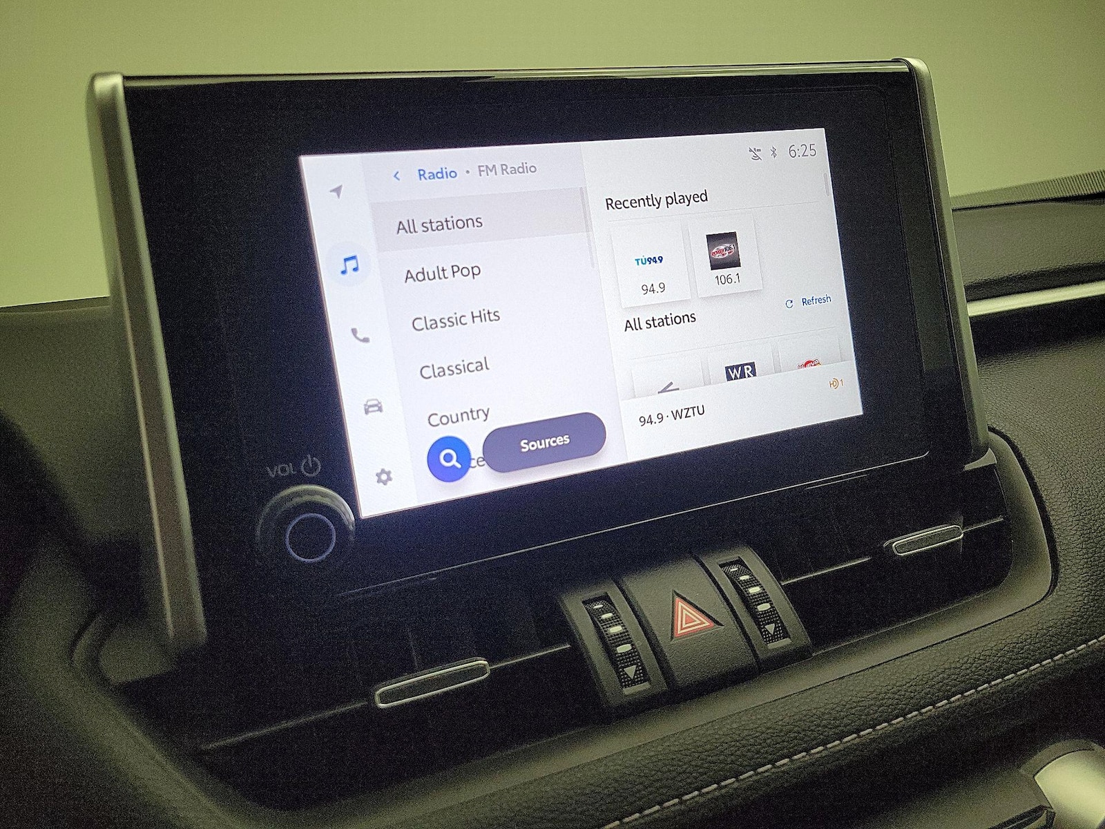 2025 Toyota RAV4 XLE Premium - Photo 17