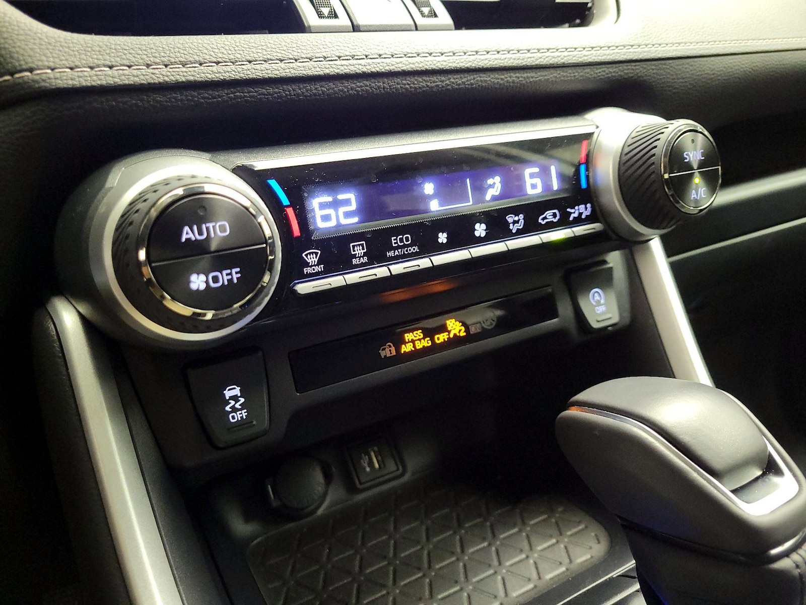 2025 Toyota RAV4 XLE Premium - Photo 18
