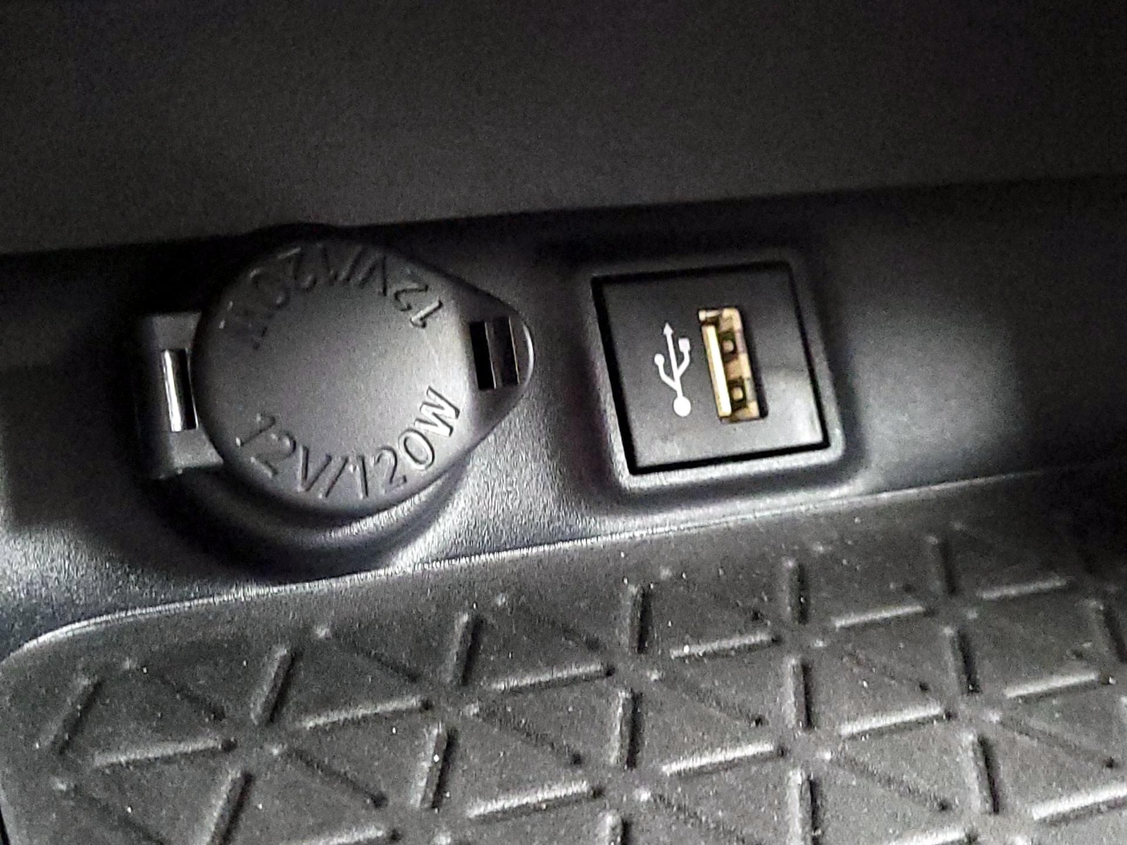 2025 Toyota RAV4 XLE Premium - Photo 20