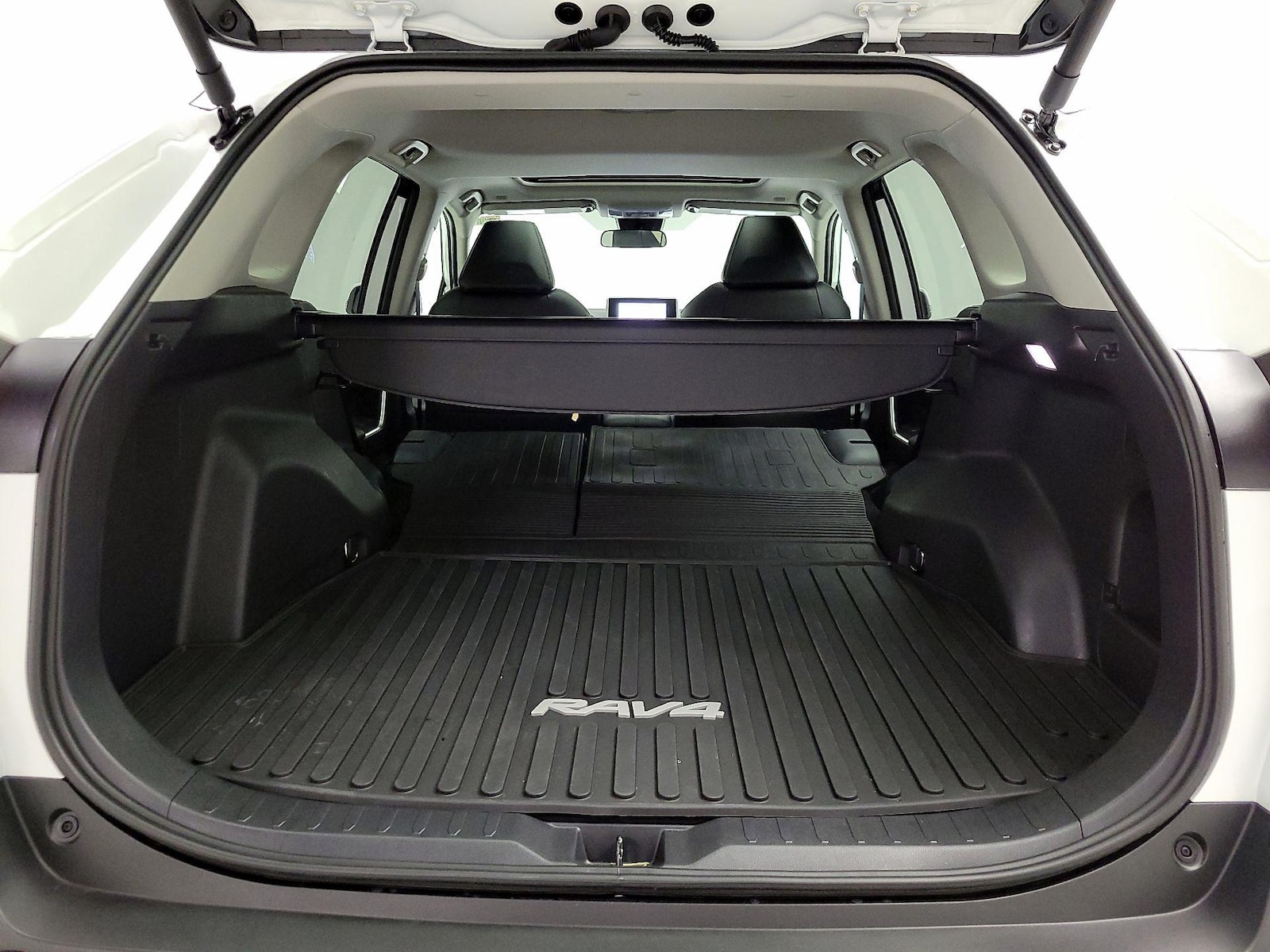 2025 Toyota RAV4 XLE Premium - Photo 24