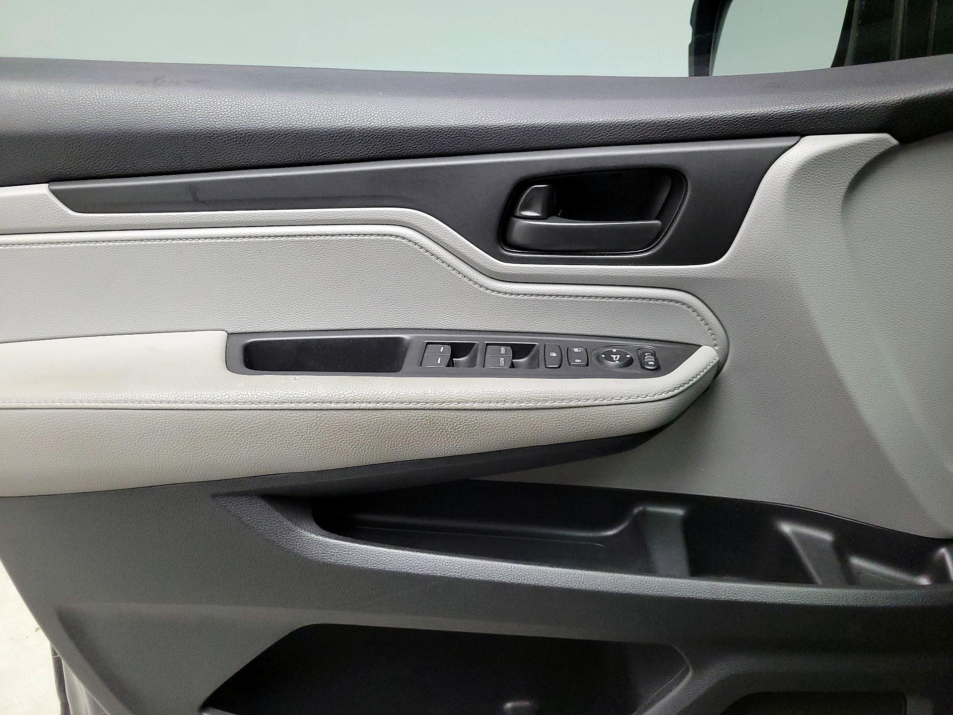 Thumbnail: 2018 Honda Odyssey - 12