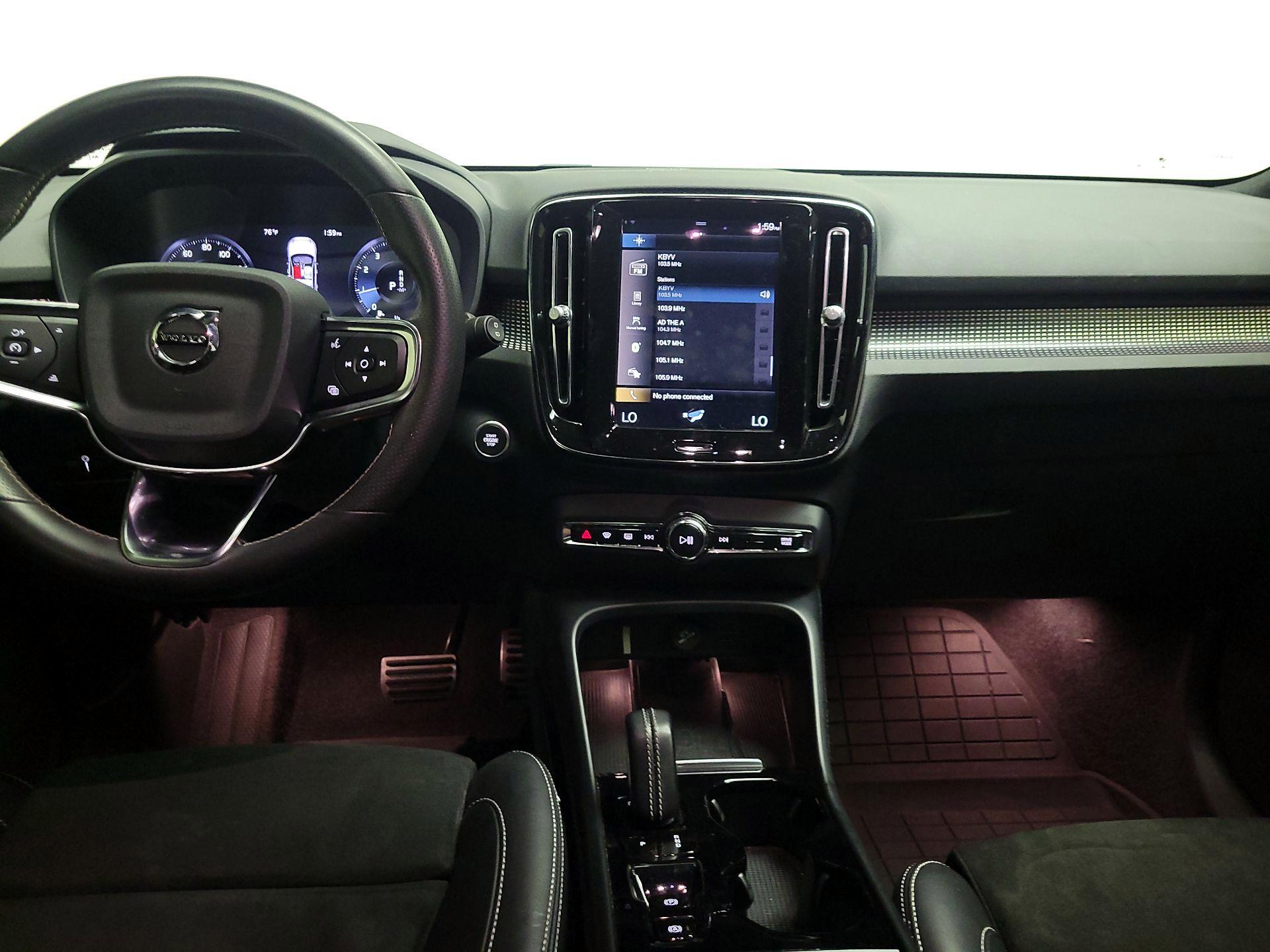 Thumbnail: 2021 Volvo XC40 - 9