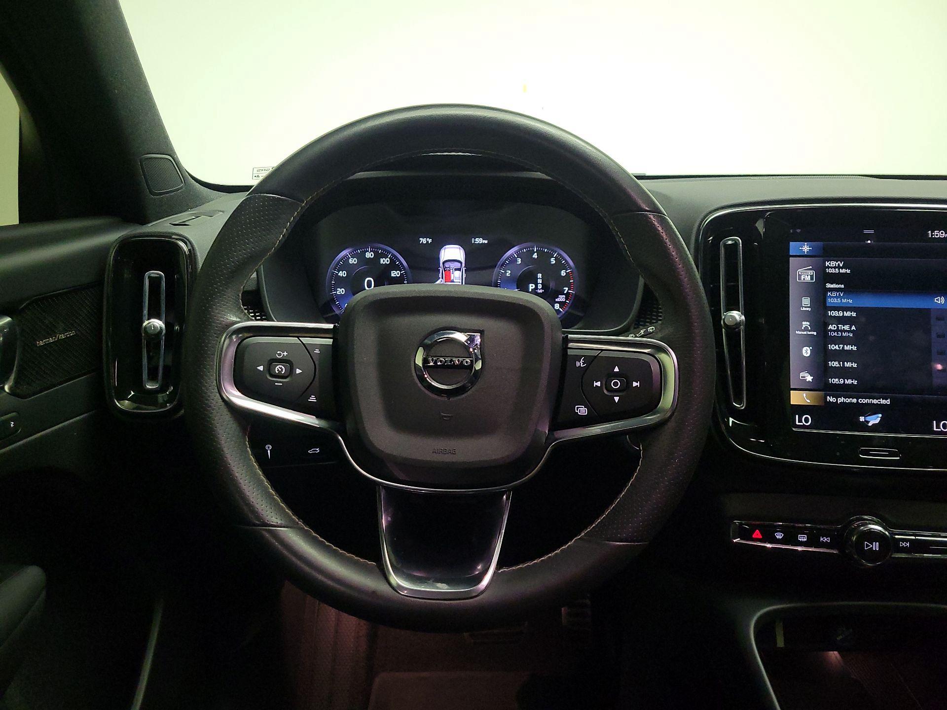 Thumbnail: 2021 Volvo XC40 - 10