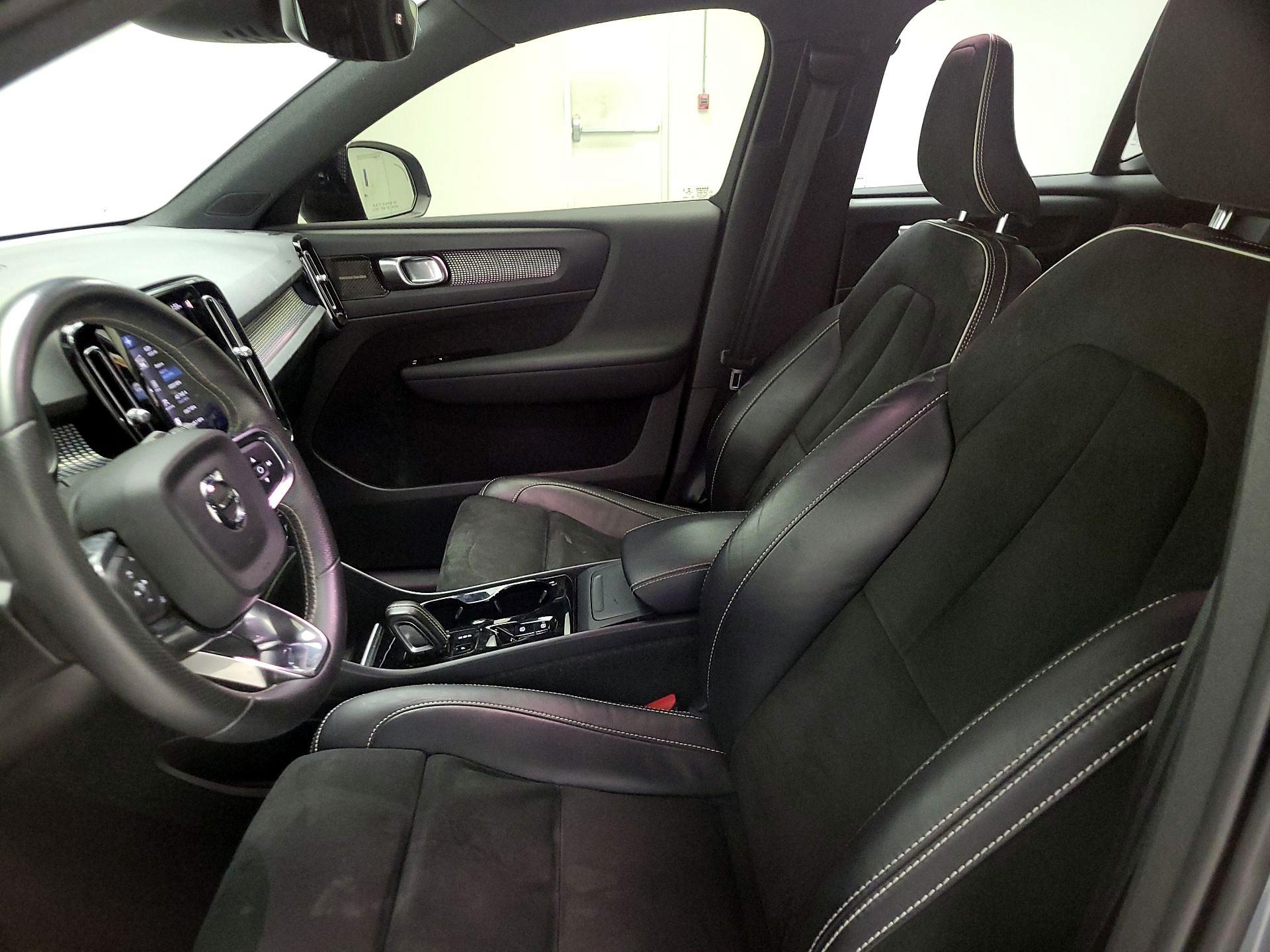 Thumbnail: 2021 Volvo XC40 - 11