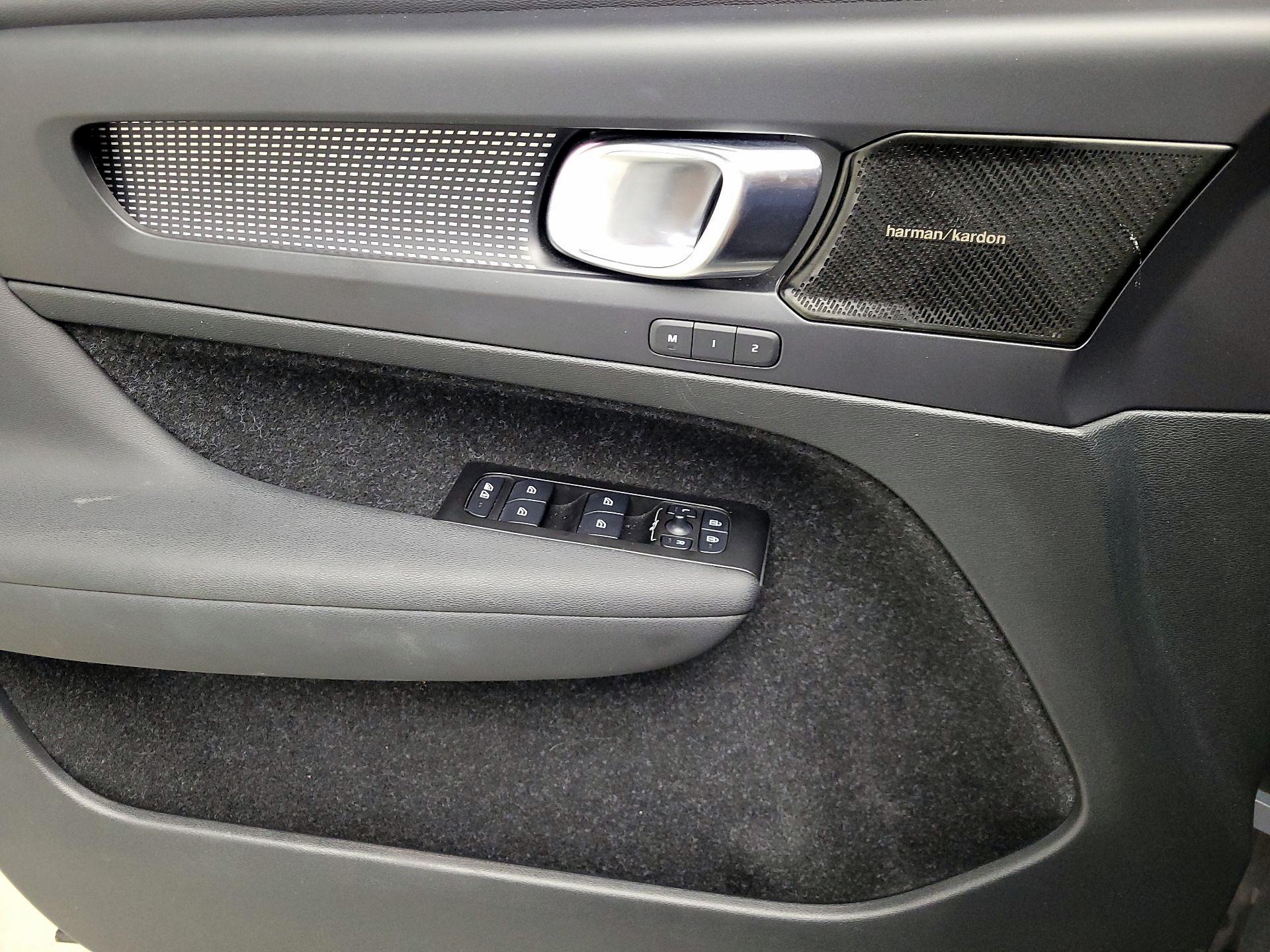 Thumbnail: 2021 Volvo XC40 - 12