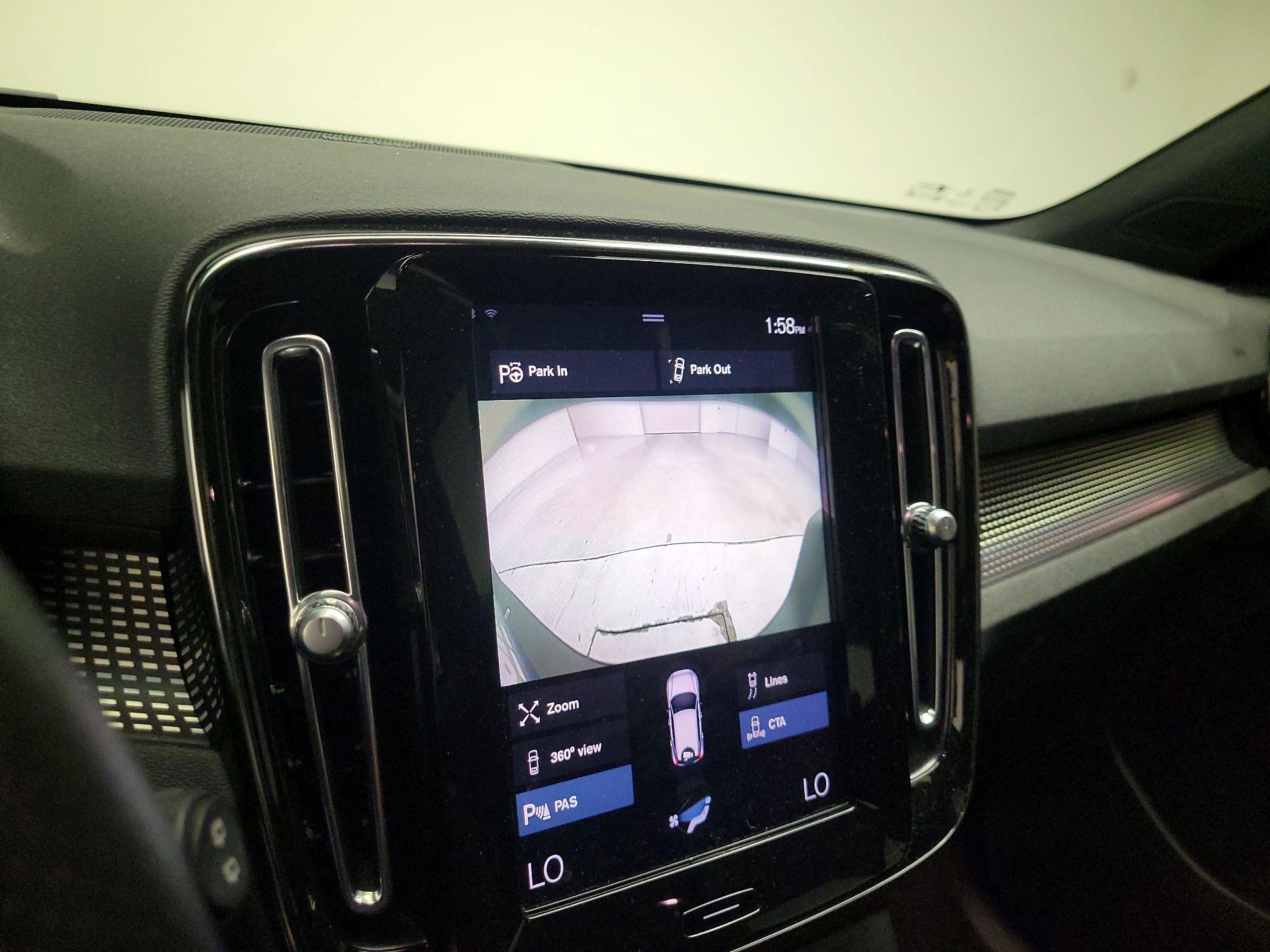 Thumbnail: 2021 Volvo XC40 - 14