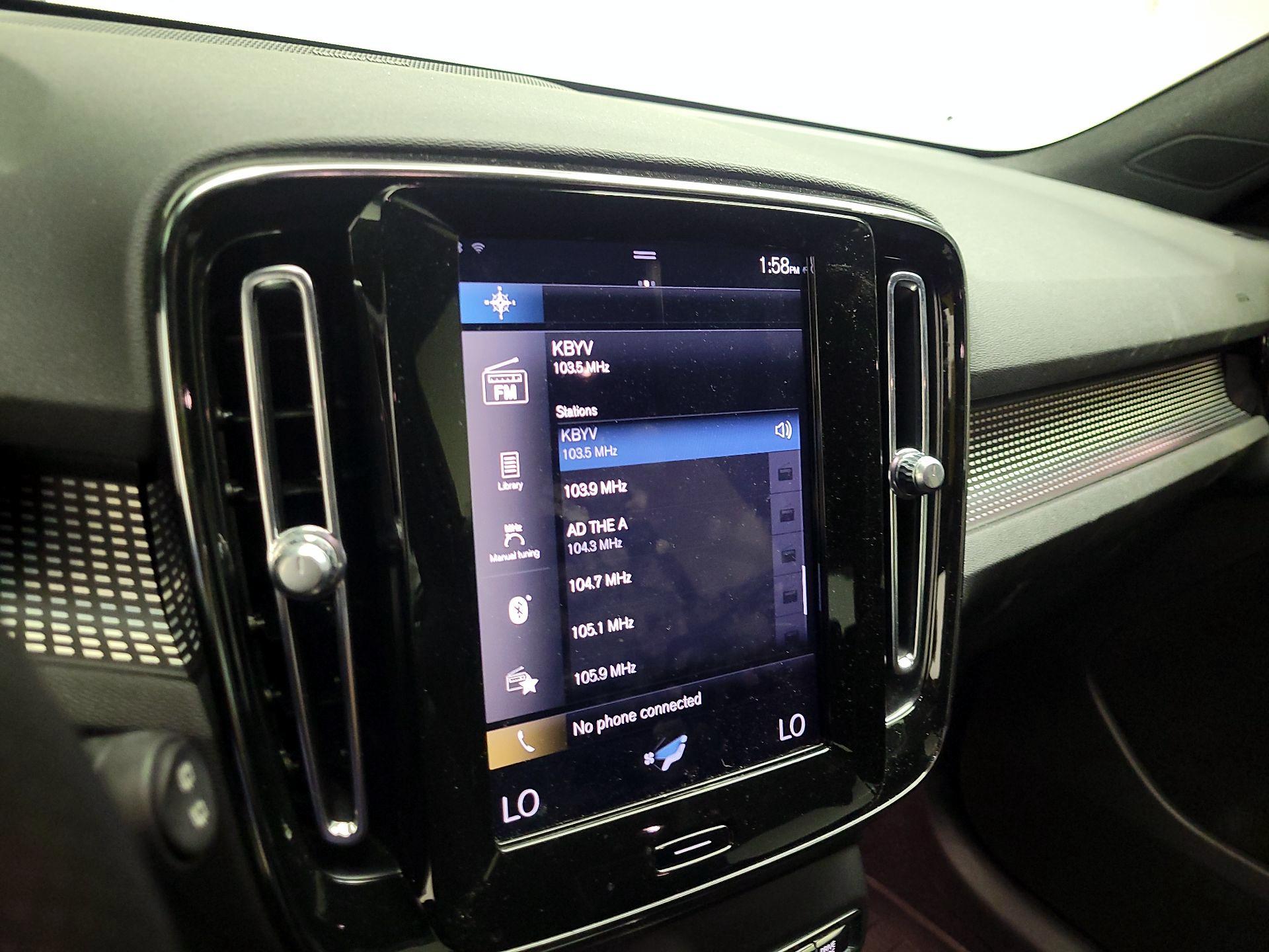 Thumbnail: 2021 Volvo XC40 - 15