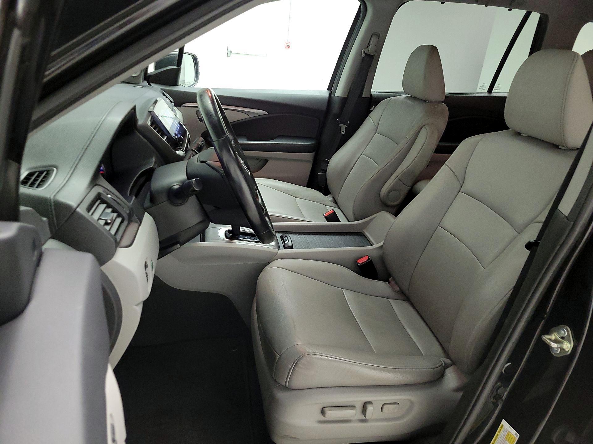Thumbnail: 2019 Honda Pilot - 11