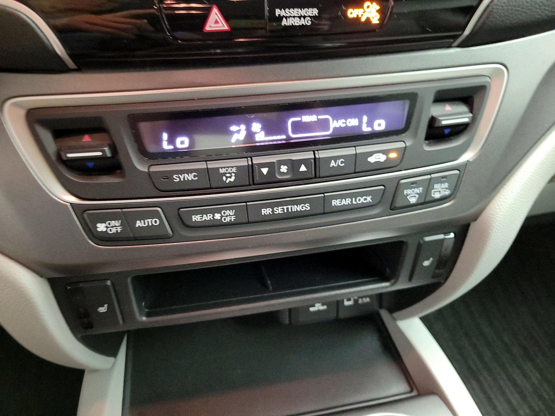Thumbnail: 2019 Honda Pilot - 17