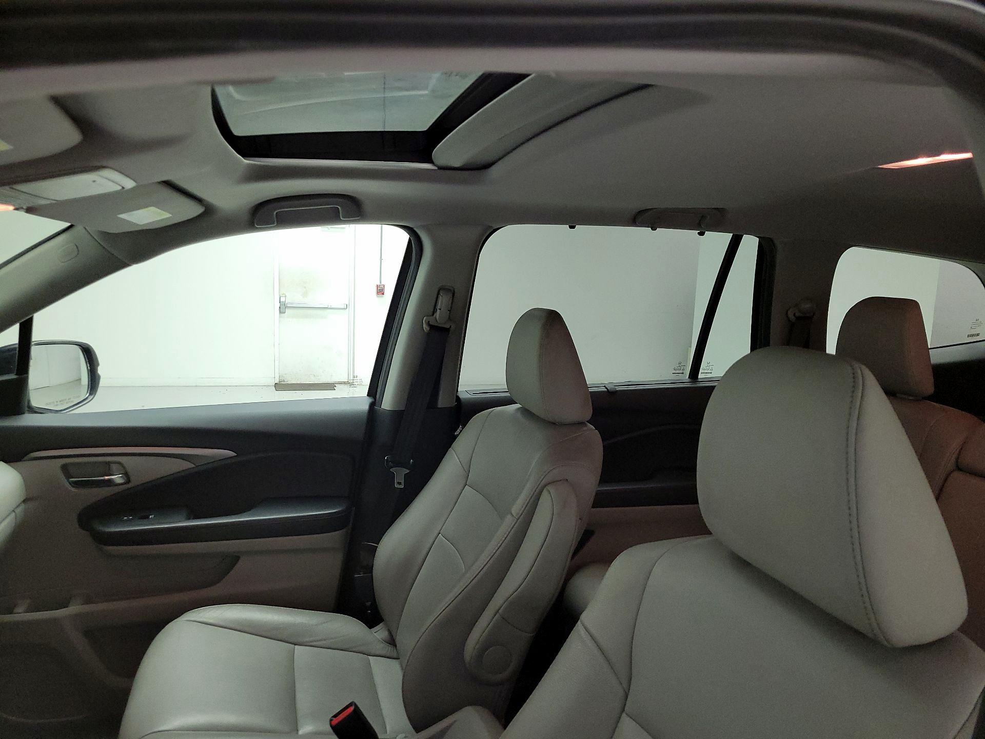 Thumbnail: 2019 Honda Pilot - 20