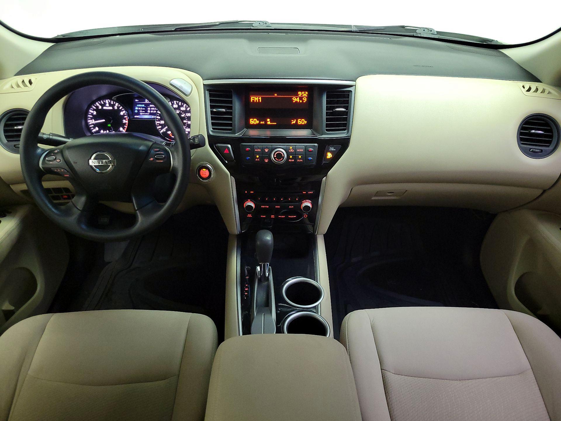 Thumbnail: 2016 Nissan Pathfinder - 9