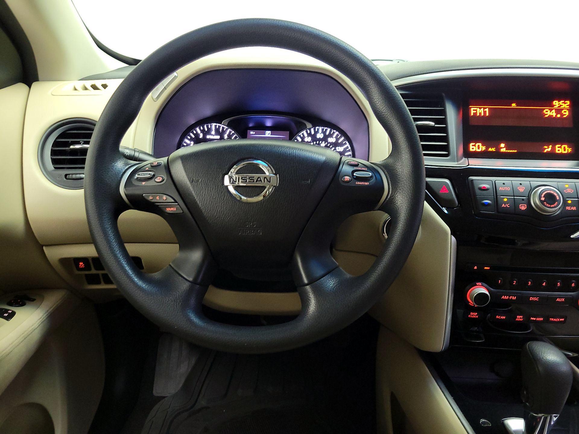 Thumbnail: 2016 Nissan Pathfinder - 10