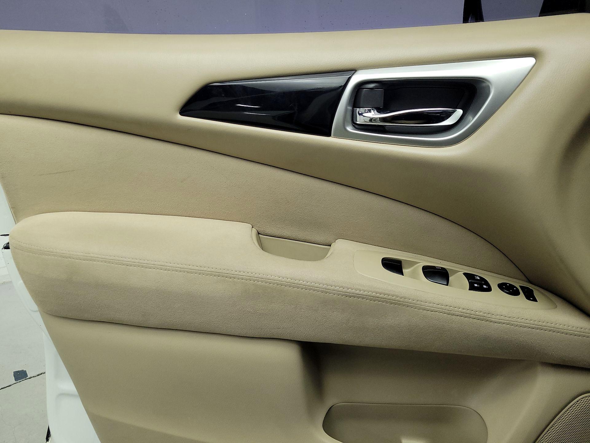 Thumbnail: 2016 Nissan Pathfinder - 12