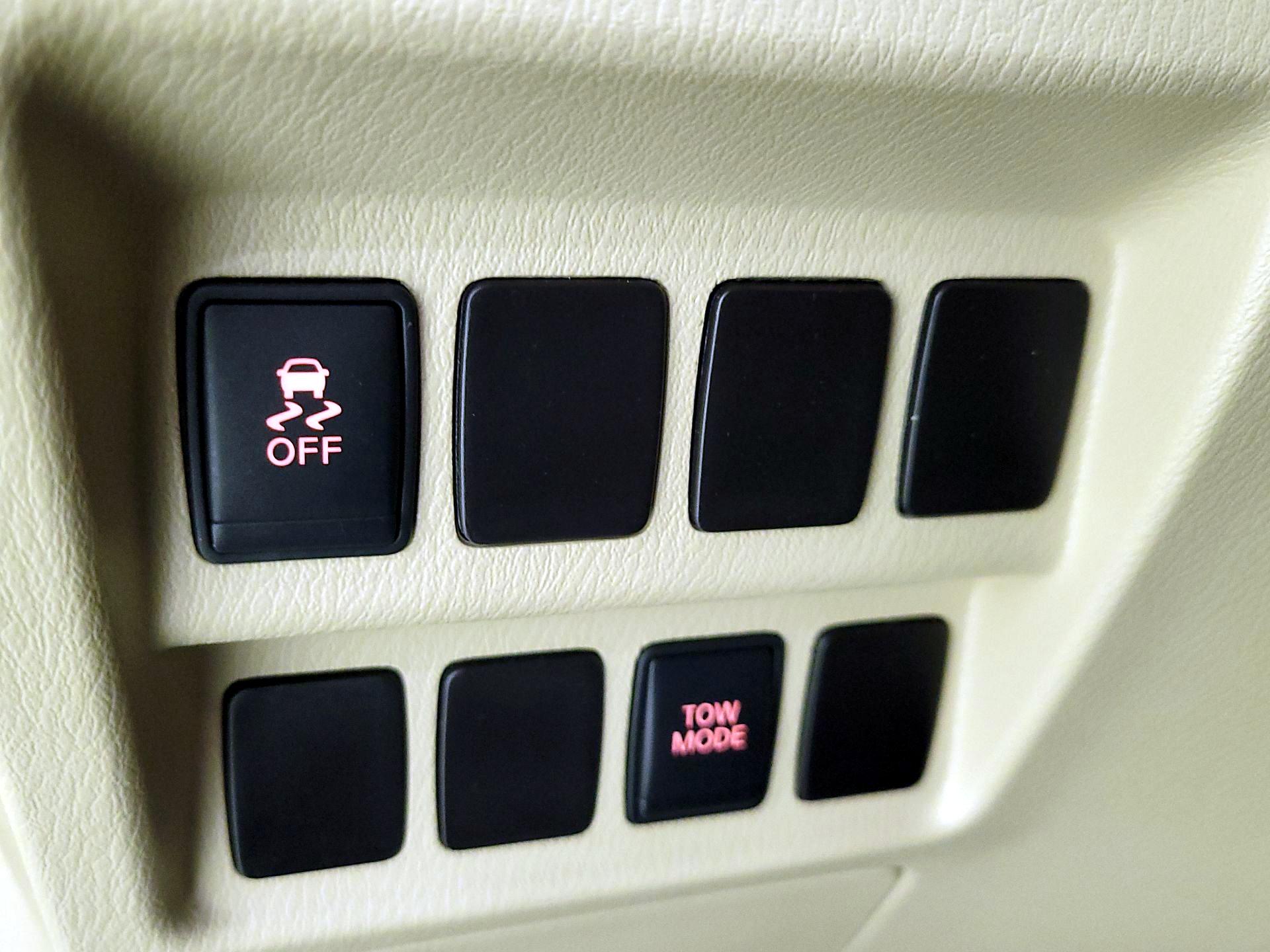 Thumbnail: 2016 Nissan Pathfinder - 13