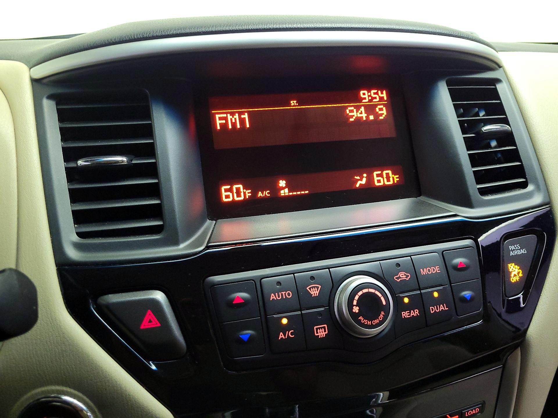 Thumbnail: 2016 Nissan Pathfinder - 14