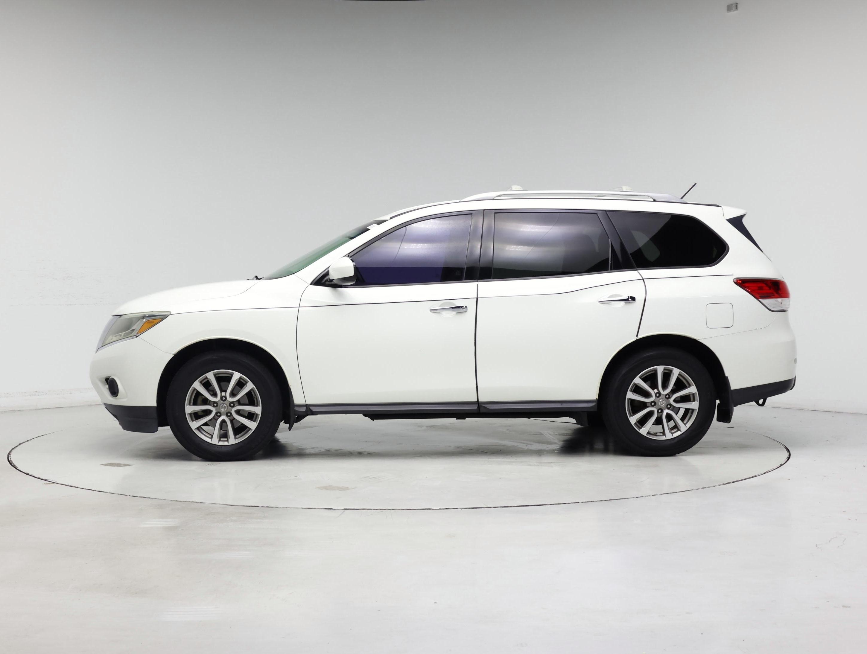 Thumbnail: 2016 Nissan Pathfinder - 3