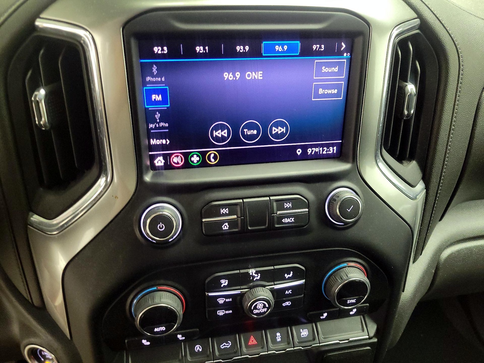 2020 Chevrolet Silverado 1500 LT - Photo 17