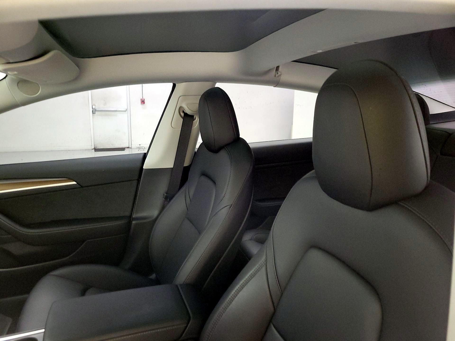 Thumbnail: 2023 Tesla Model 3 - 19
