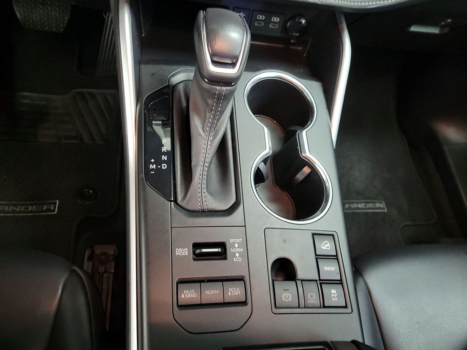 Thumbnail: 2023 Toyota Highlander - 18