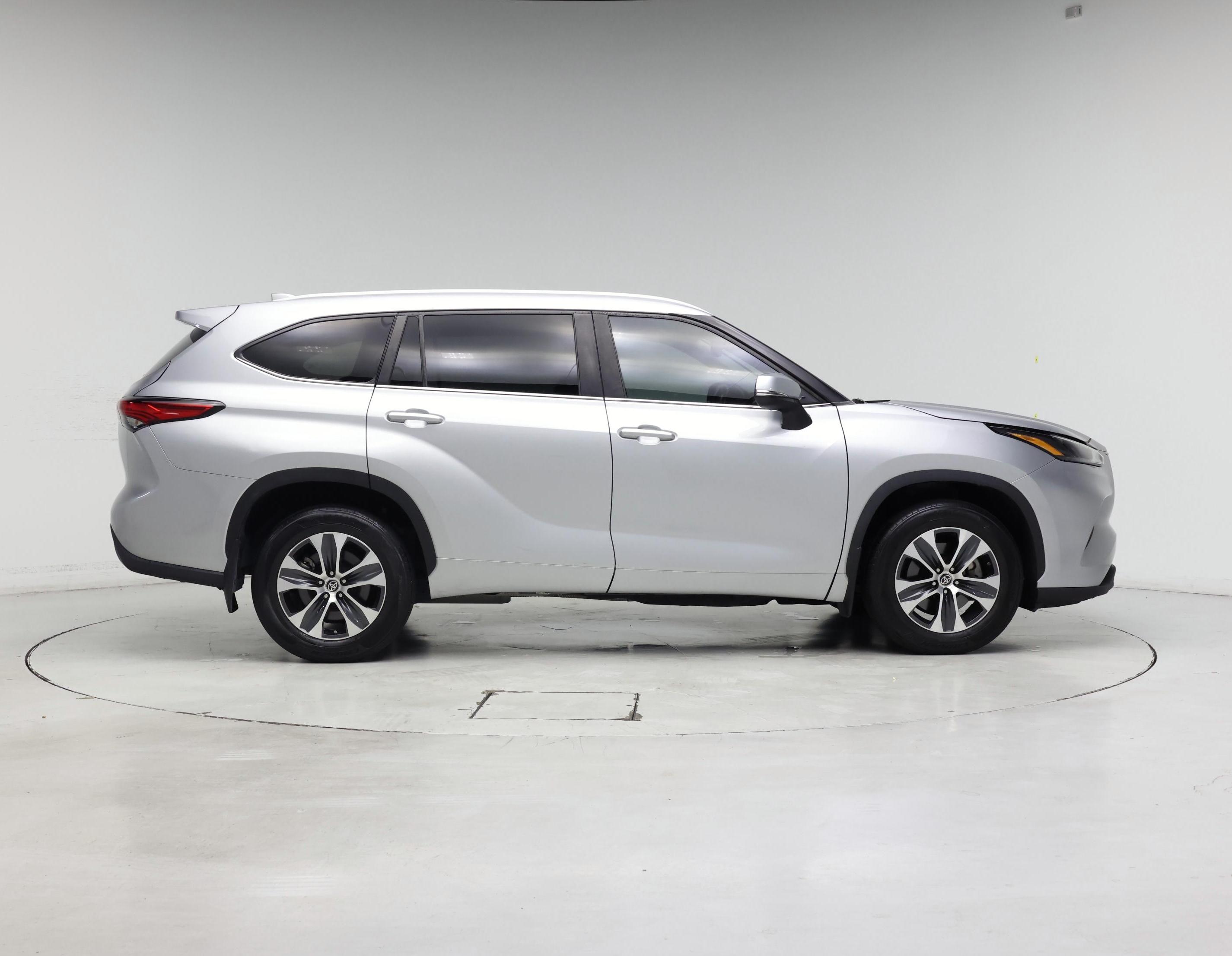 Thumbnail: 2023 Toyota Highlander - 7