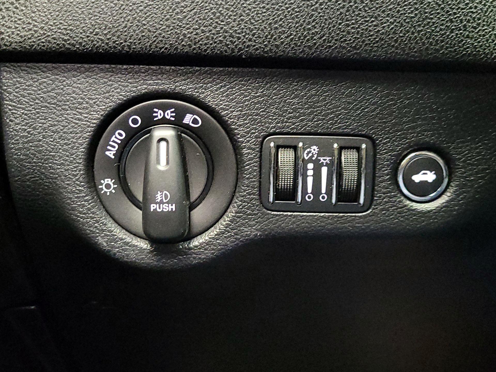 Thumbnail: 2015 Dodge Charger - 13