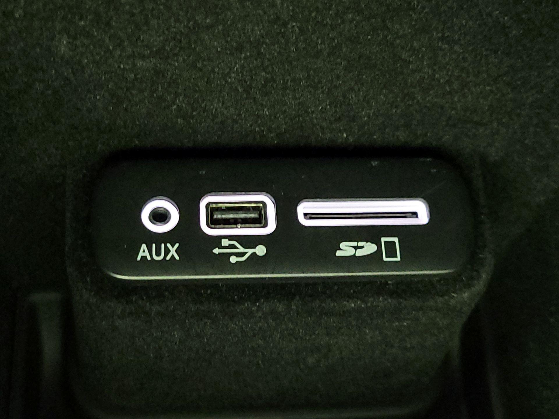 Thumbnail: 2015 Dodge Charger - 19